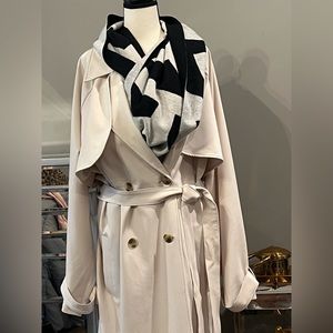 This cream trench coat is the #1 most important item u need.